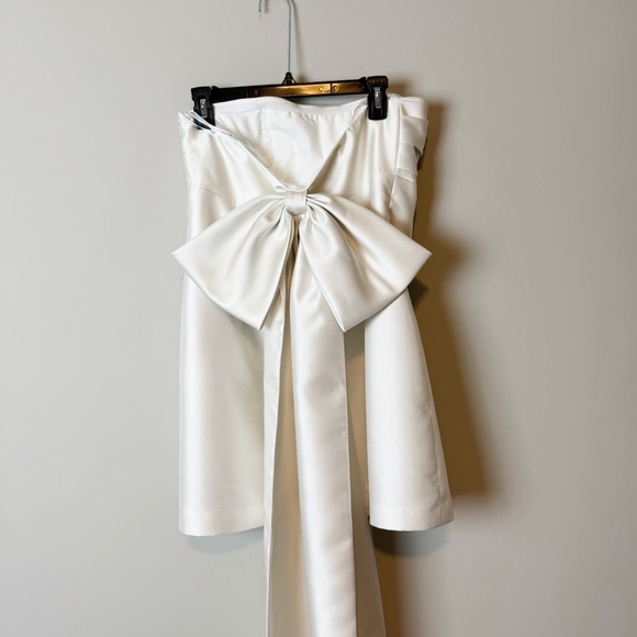 Alfred Sung Ovesized Bow Back Mini Bridal Dress - Picture 4 of 10